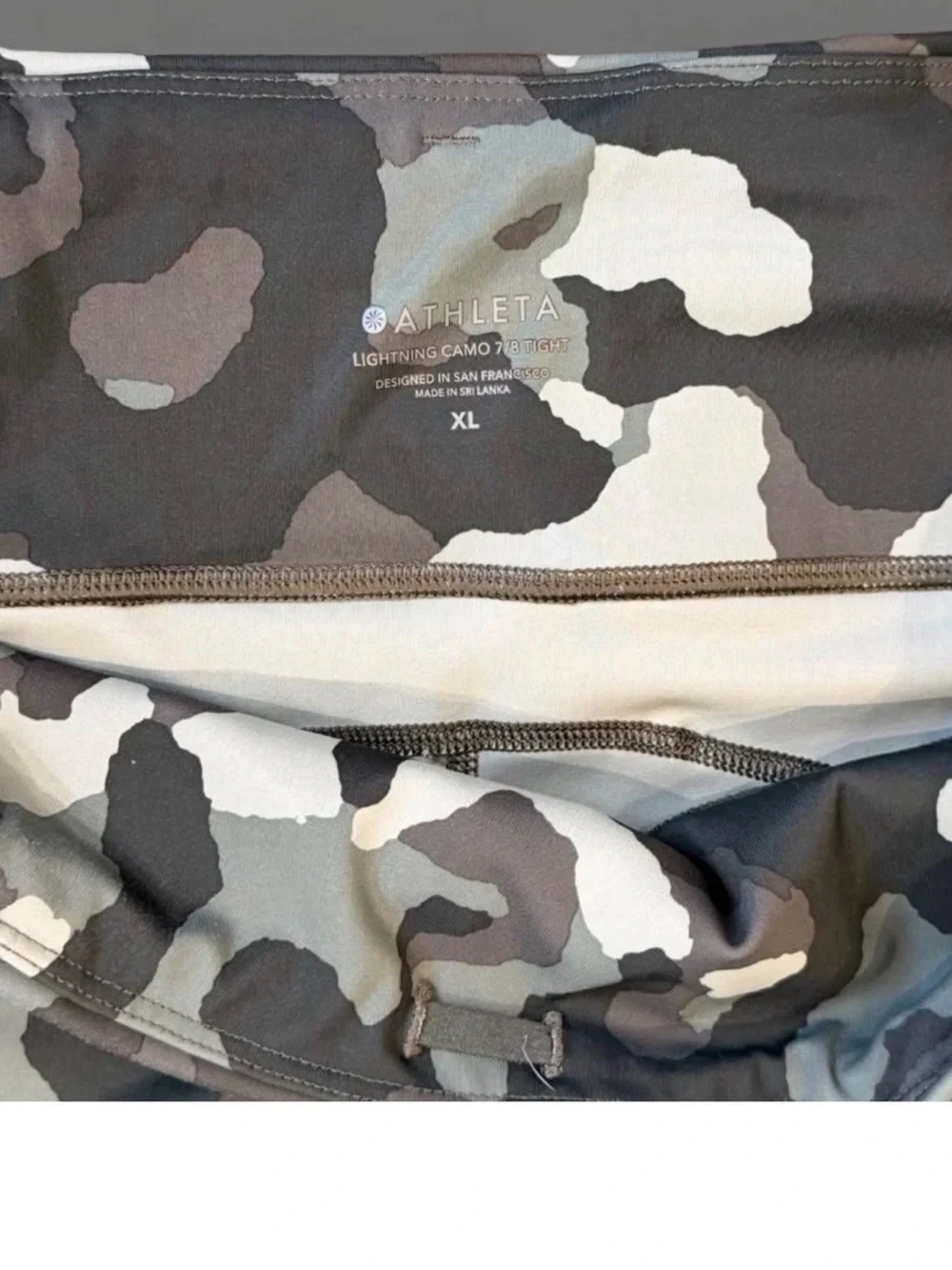 ATHLETA Lightning Camo 7/8 Size XL Leggings